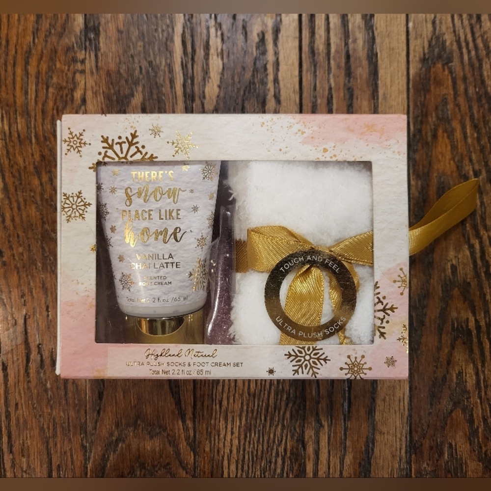 Highland Natural Ultra Plush Socks & Foot Cream Set